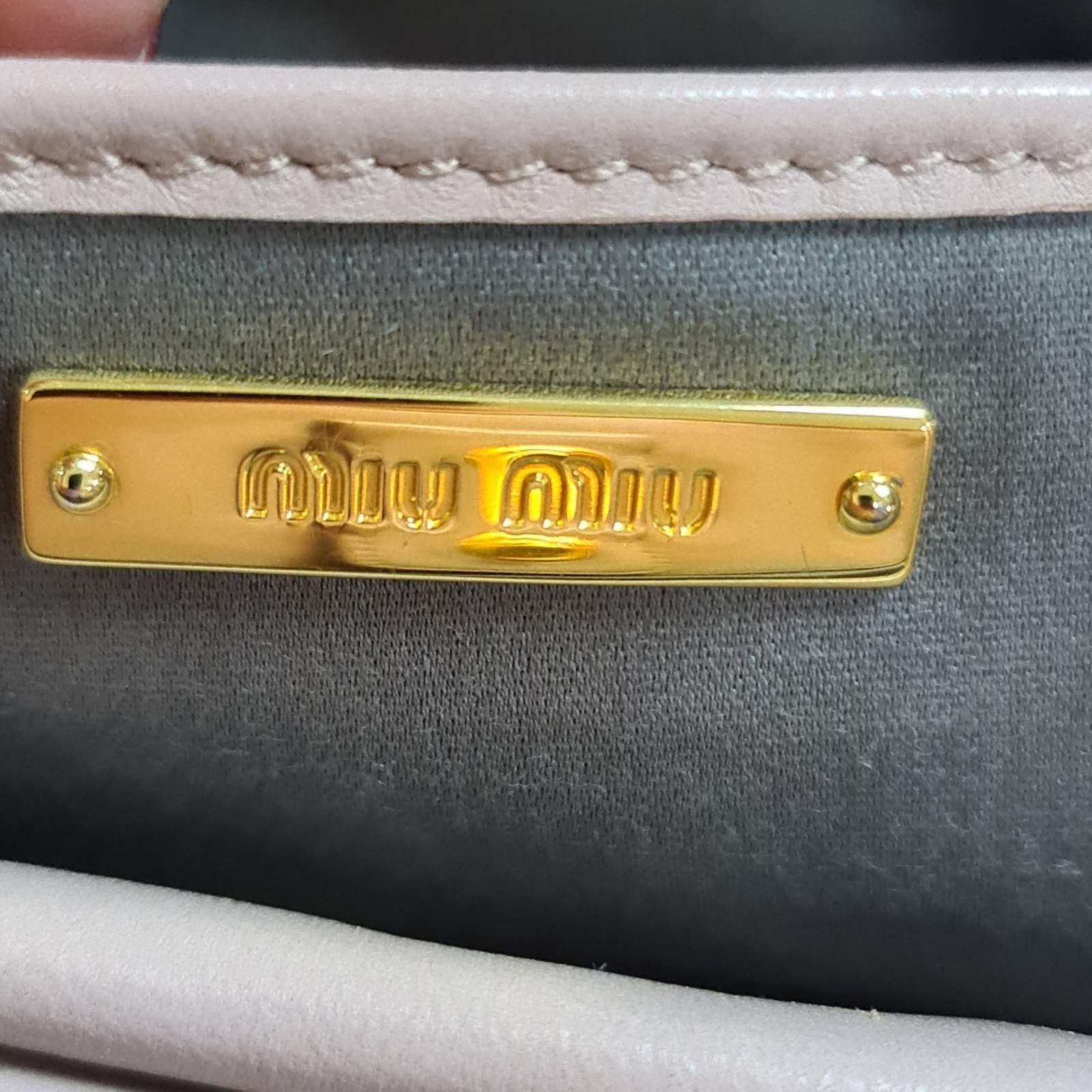 MIU MIU Rosa Leder Tote Umhängetasche im Angebot 2