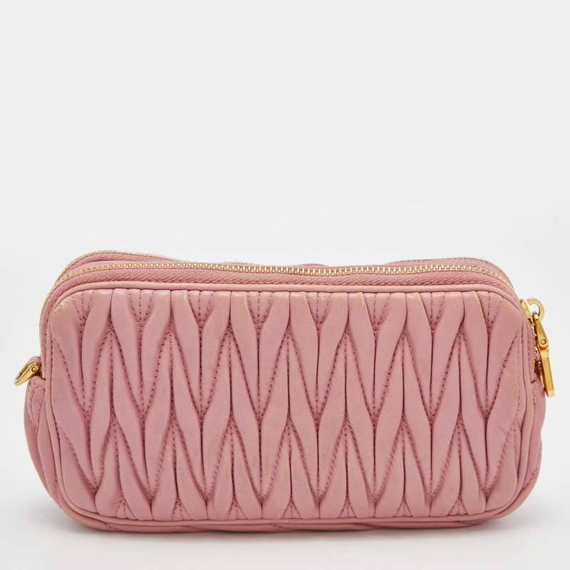 Designed to last, this beautiful crossbody bag is a smart buy. Comfortable and easy to carry, this handy creation comes with an interior lined to keep your essentials organized and safe.

