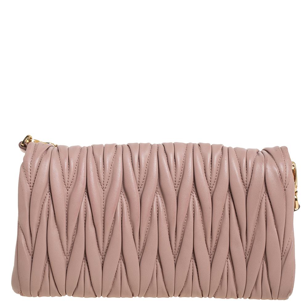 Coming from the house of Miu Miu, this bag is a dream come true for every fashionista. A flawless complement to your charm is this handbag in a shade of pink. It has been crafted from leather in a matelassé effect and a logo-accented front