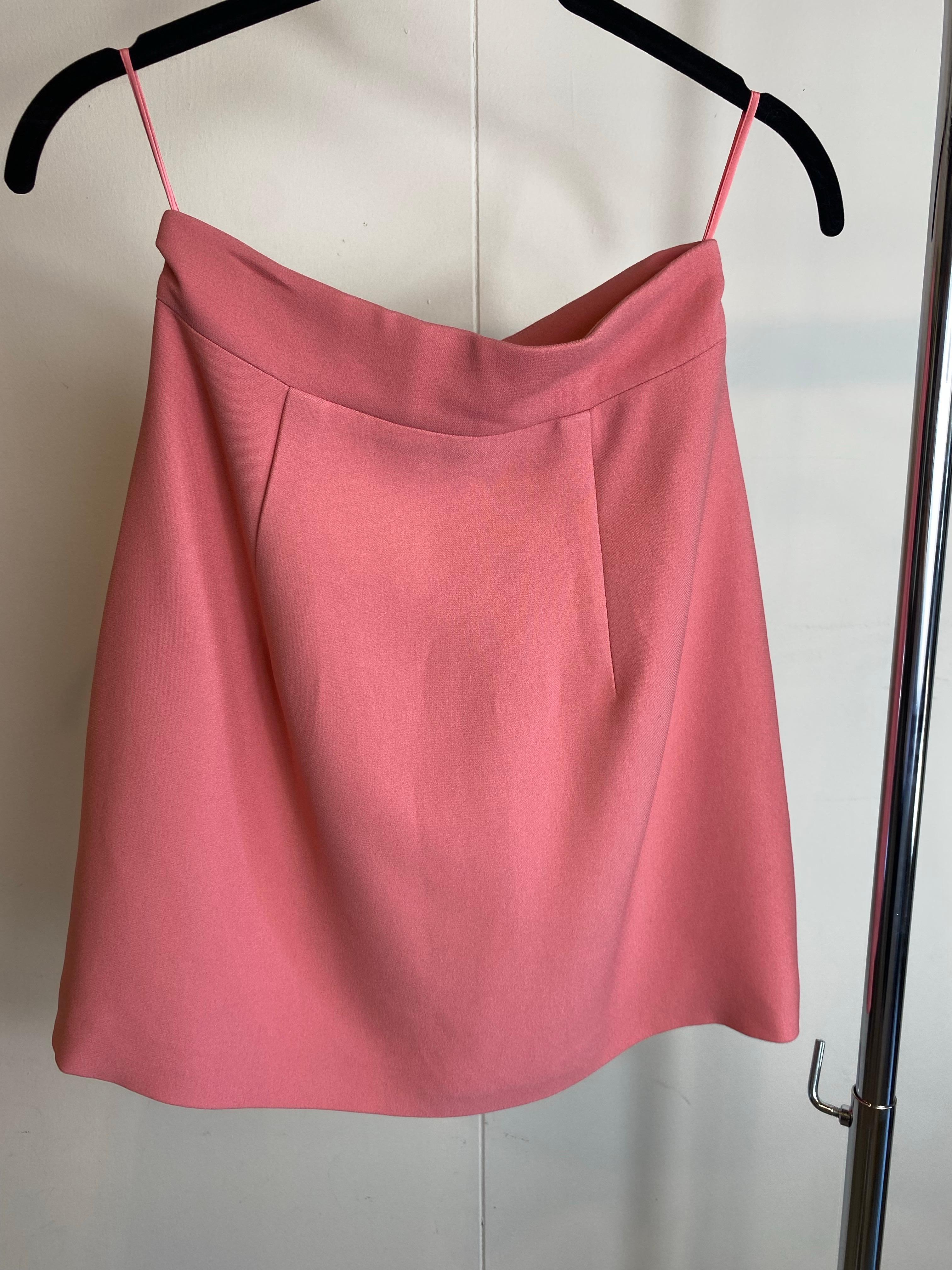 Minijupe rose Miu Miu avec boutons en forme de fleurs. Unisexe en vente