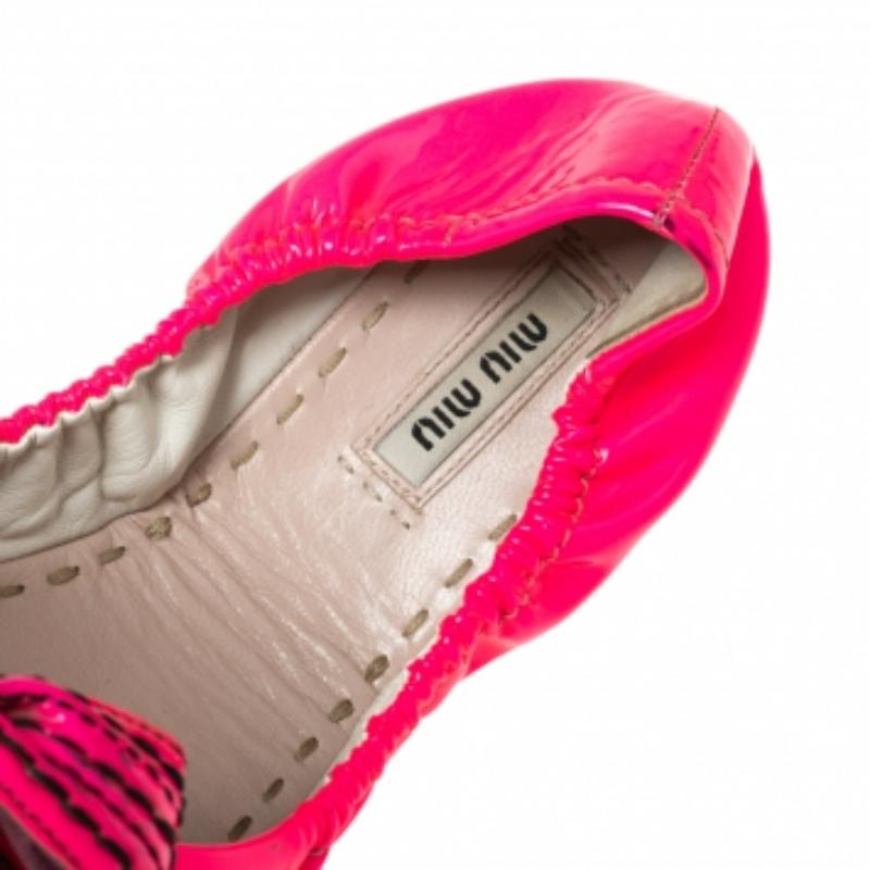 Miu Chaussures de ballet en cuir verni rose avec nœud papillon, taille 37 3
