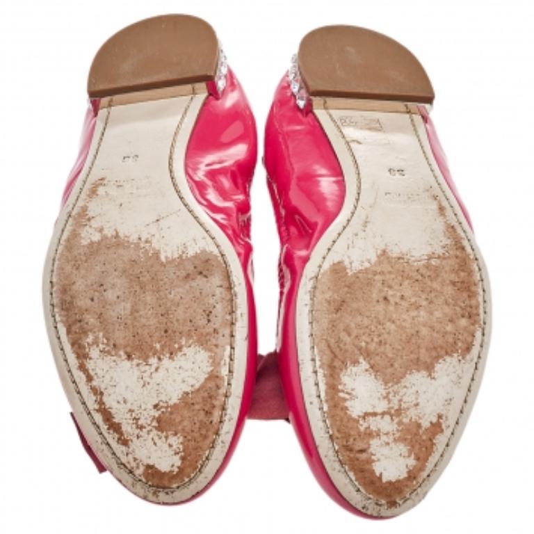 Miu Miu Bailarinas de charol rosa con lazo adornado con cristales talla 38 en venta 2