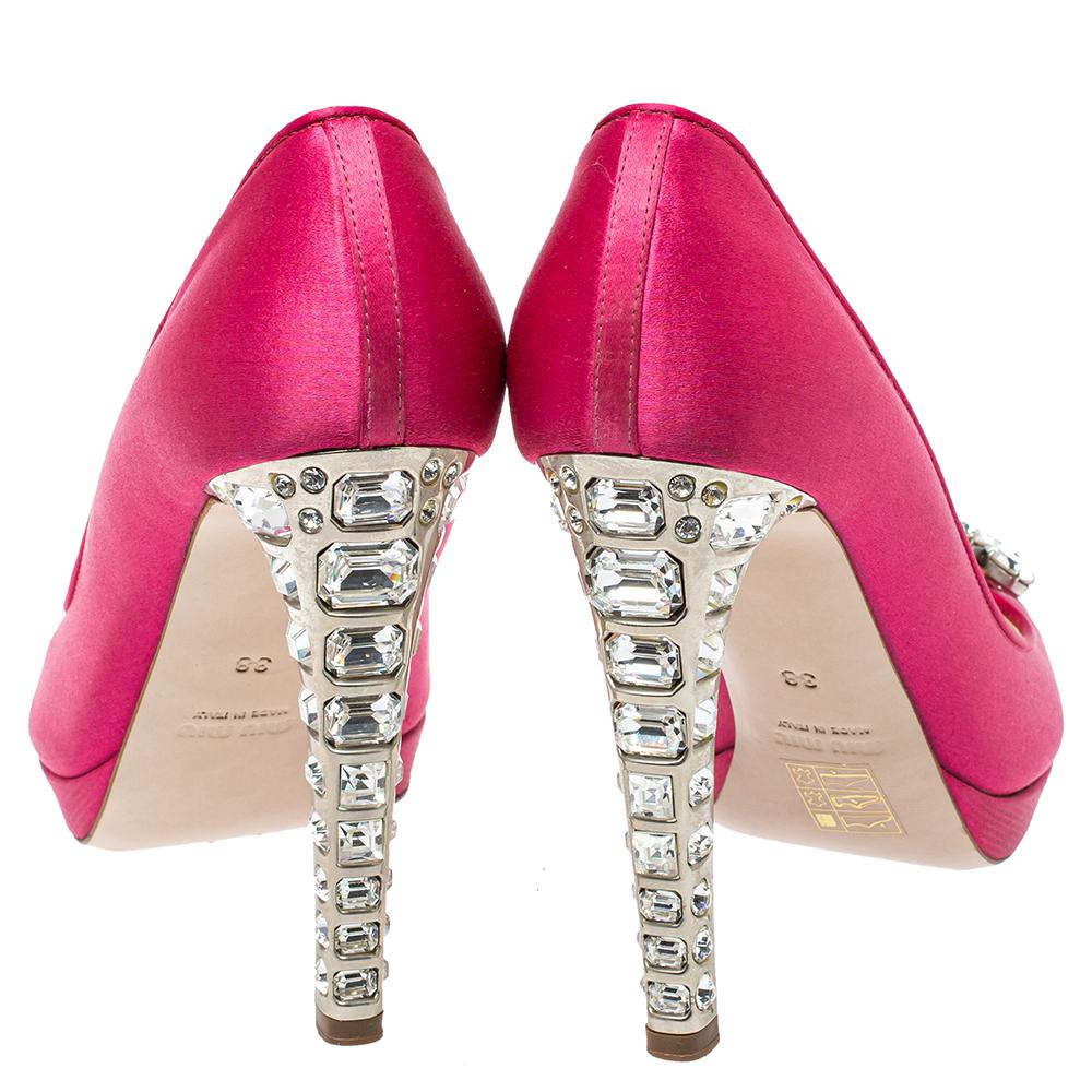 Miu Miu Miu Rosa Satin Kristall verschönerte Plateau-Pumps mit Absatz und Peep Toe Größe 38 1