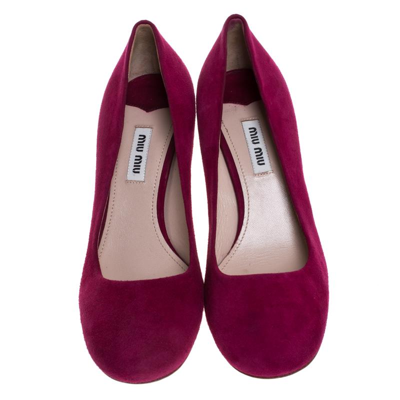 Fashioned by Miu Miu, these pumps are for fashionable souls like you. Constructed using soft suede, they feature round toes and block heels embellished with crystals. The feminine pink hue gives them the extra touch of style.

