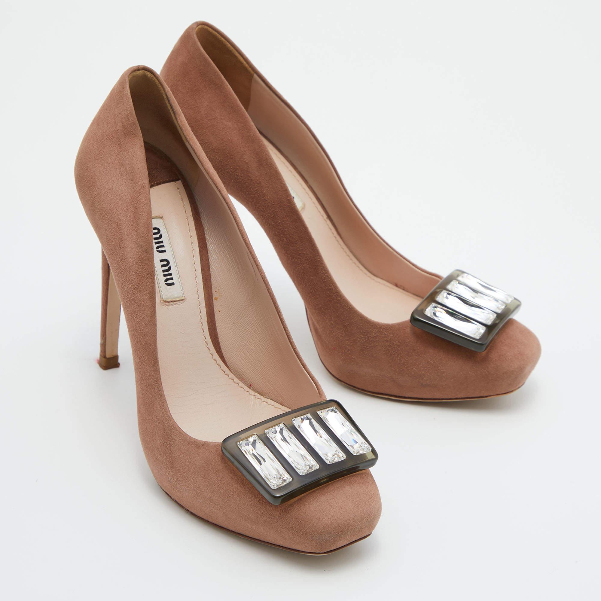 Miu Miu Bombas de plataforma de ante rosa con adornos de cristal talla 37 en Bastante bueno estado para la venta en Dubai, Al Qouz 2