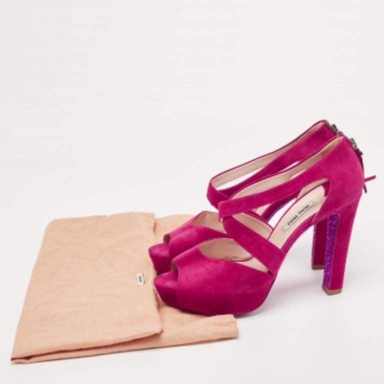 Miu Miu Rosa Wildleder Plateau Knöchelriemchen Sandalen Größe 39 (Pink) im Angebot