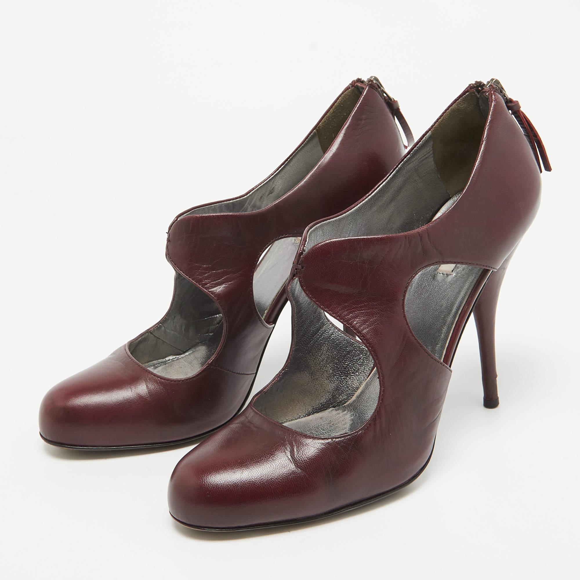 Setzen Sie mit diesen Designer-Pumps ein schickes Stil-Statement. Mit ihren robusten Absätzen und strapazierfähigen Sohlen sind sie perfekt für Ihre modischen Ausflüge
