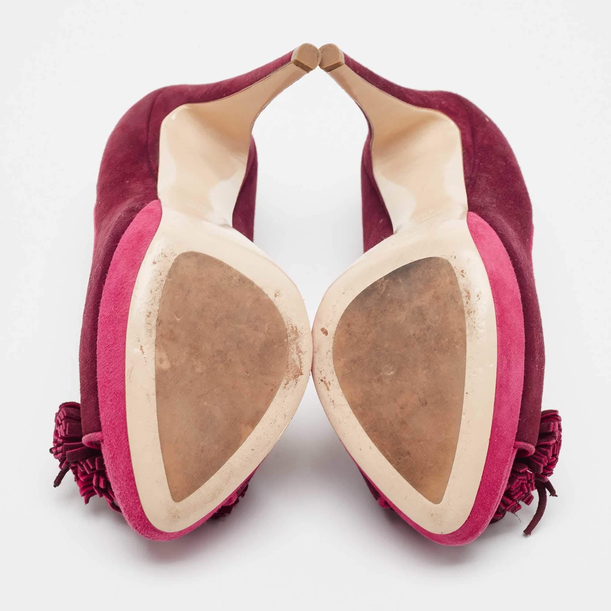 Miu Miu, in camoscio rosa/prugna, con dettaglio di nappe e piattaforma Peep Toe, misura 40,5 in vendita 1