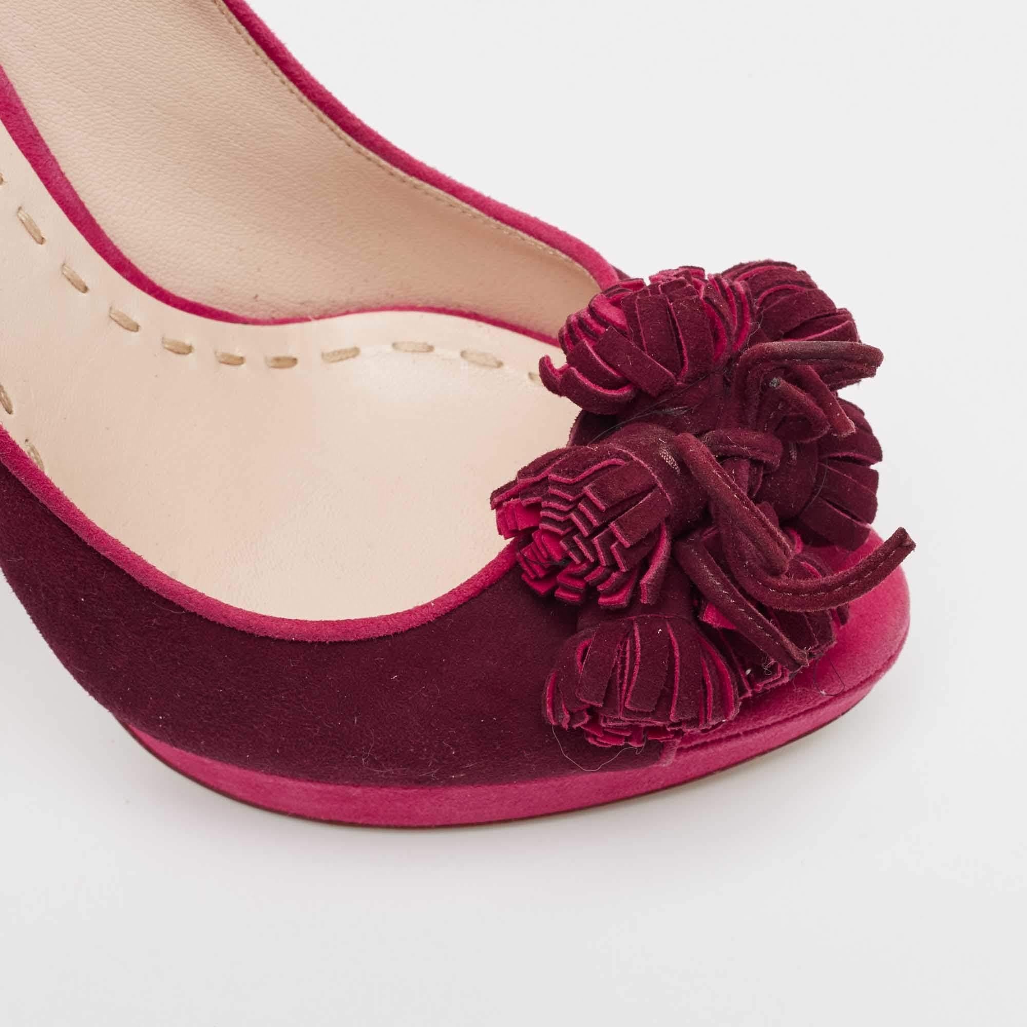 Miu Miu, in camoscio rosa/prugna, con dettaglio di nappe e piattaforma Peep Toe, misura 40,5 in vendita 2