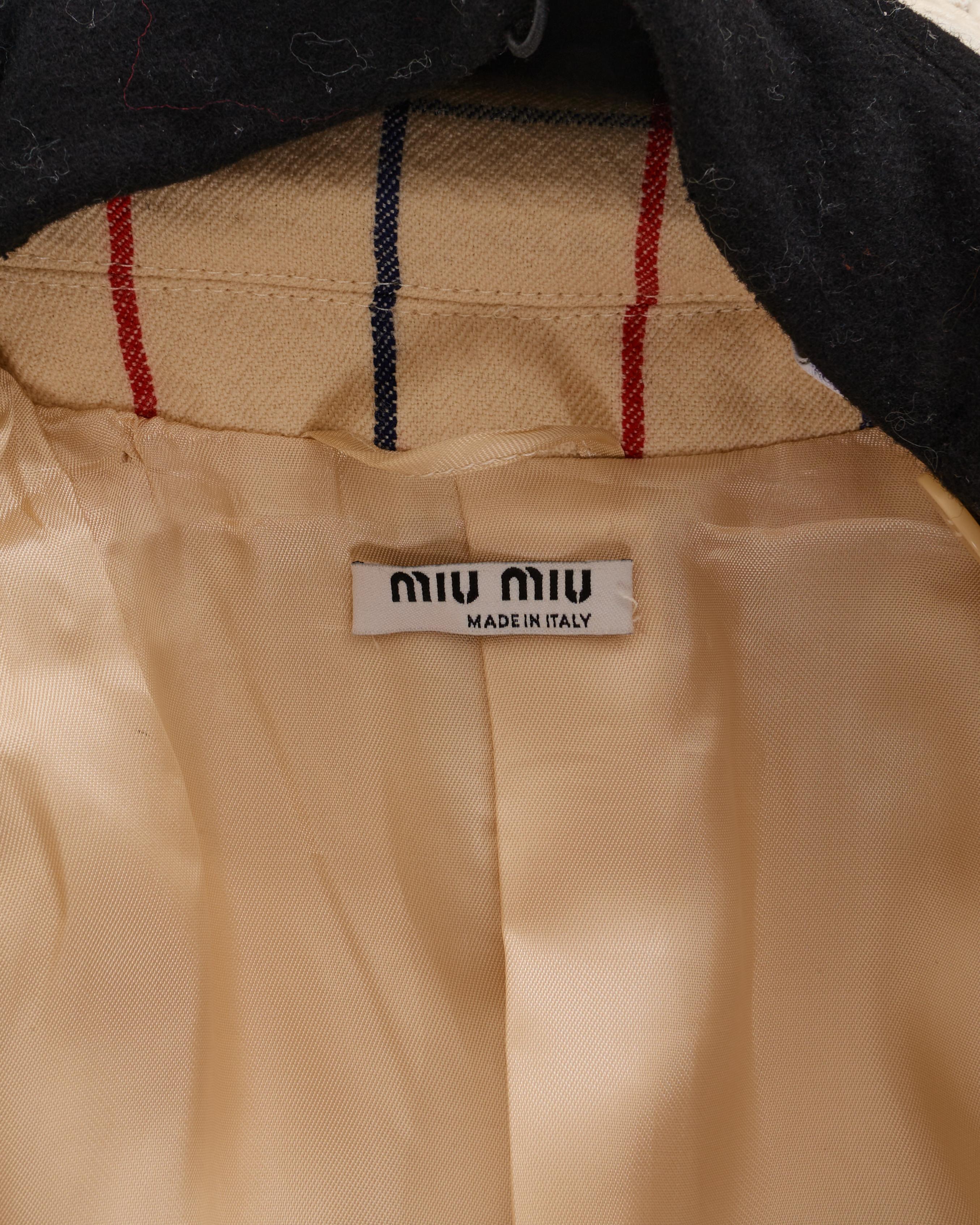 Miu Miu Pre-Fall 2016 Abrigo de doble botonadura a rayas negras y rojas en venta 6