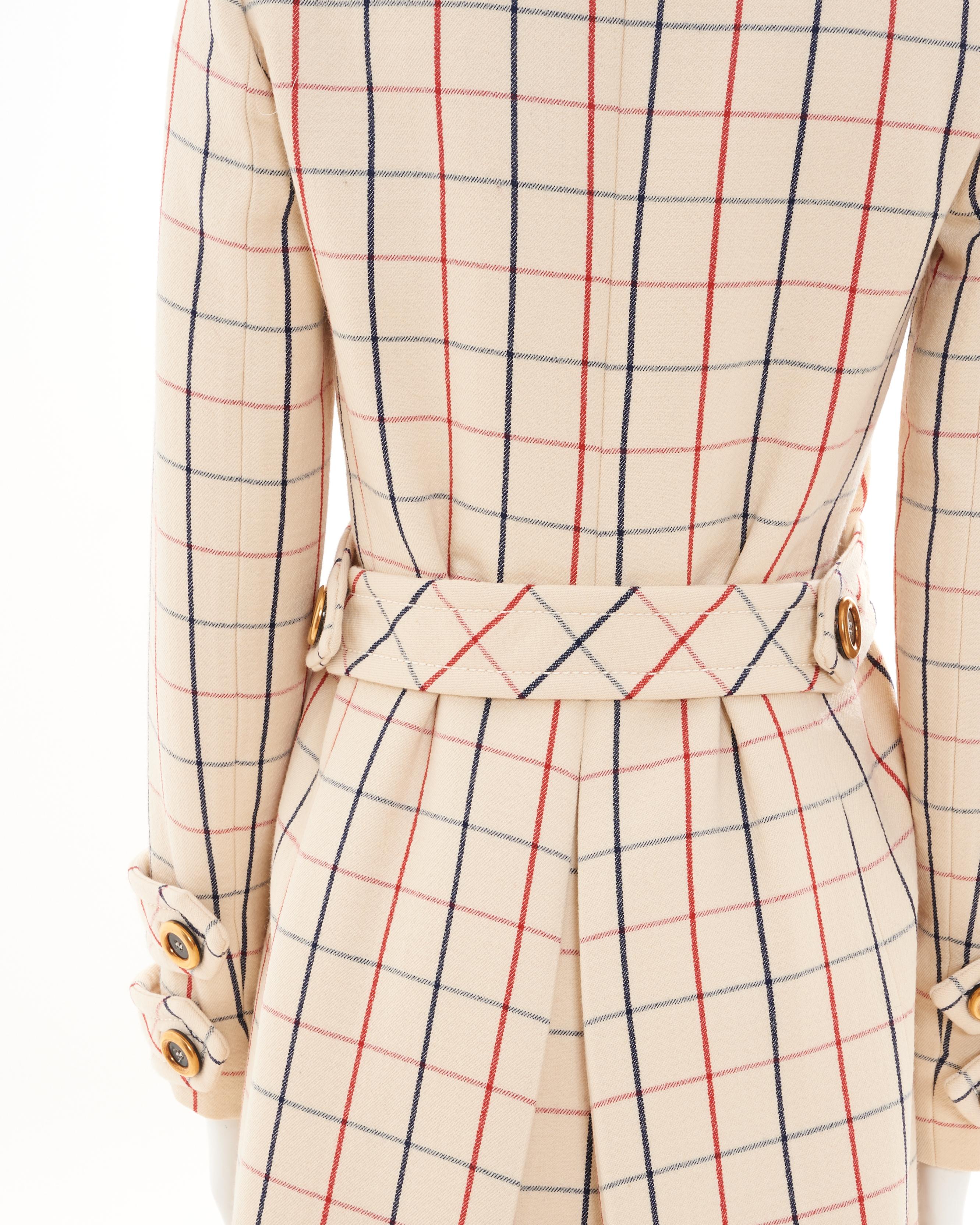 Miu Miu Pre-Fall 2016 Abrigo de doble botonadura a rayas negras y rojas en venta 3