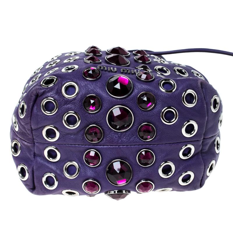 Miu Miu Purple Leather Grommet Embellished Drawstring Crossbody Bag In Good Condition In Dubai, Al Qouz 2