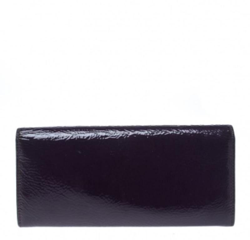 Miu Miu Cartera Continental de charol morada en venta 2