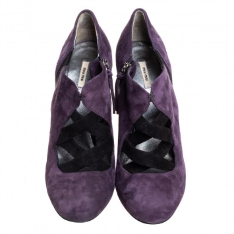 Miu Miu Purple Suede Ankle Booties Size 38.5 In Good Condition For Sale In Dubai, Al Qouz 2