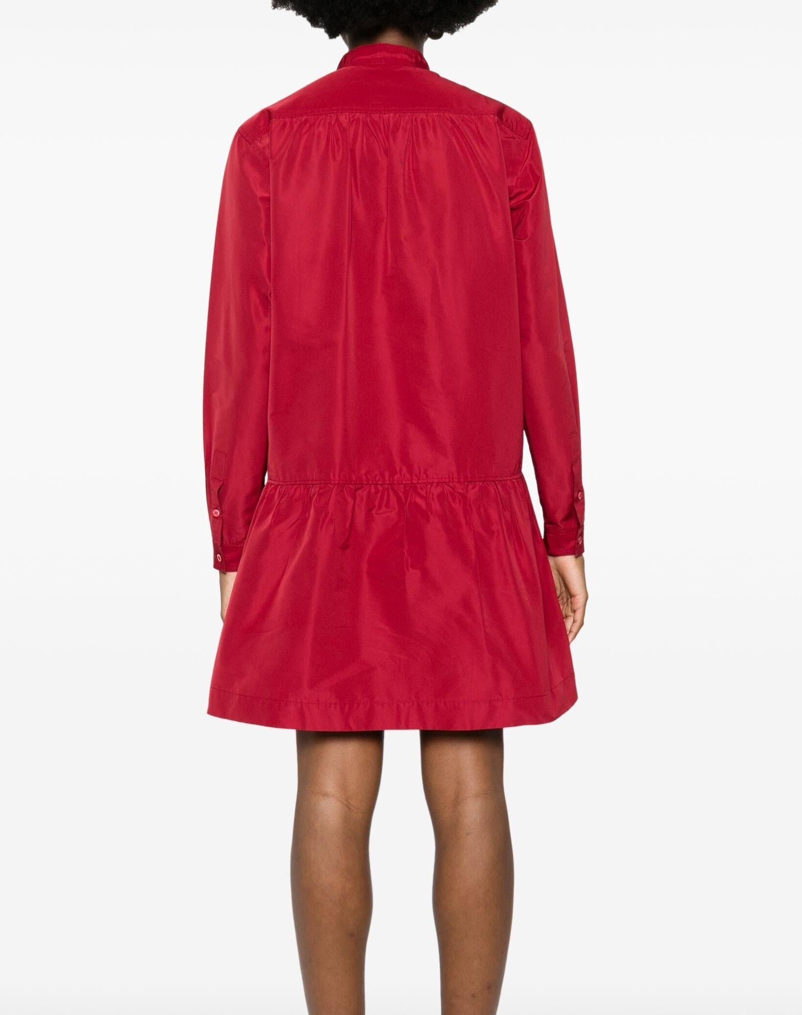 Miu Miu red short dress featuring a band collar, front button fastening, long sleeves, buttoned cuffs, slits, sides pockets, side bottoms flared hem.
Circa 2000's
Composition: Polyester 59%, Acetate 41%
Estimated size 38fr/US6 /UK10
Made in Italy.