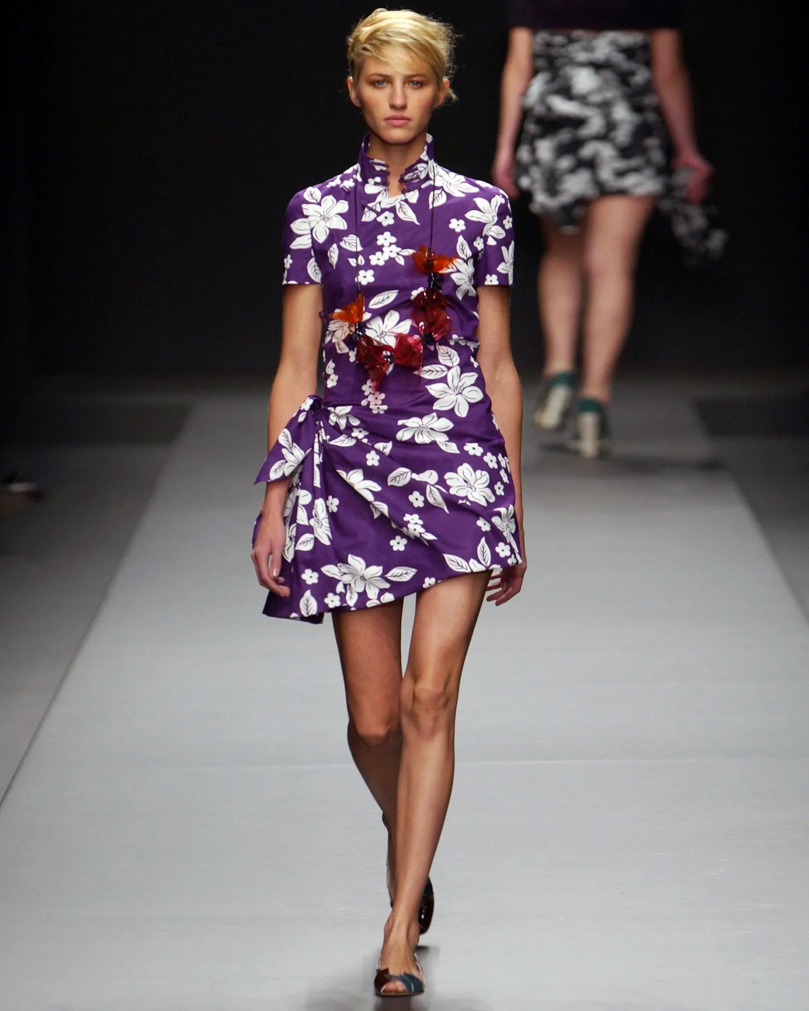 Miu Miu Red Floral Cheongsam-Style Dress with Balloon Bag, SS 2003 For Sale 11