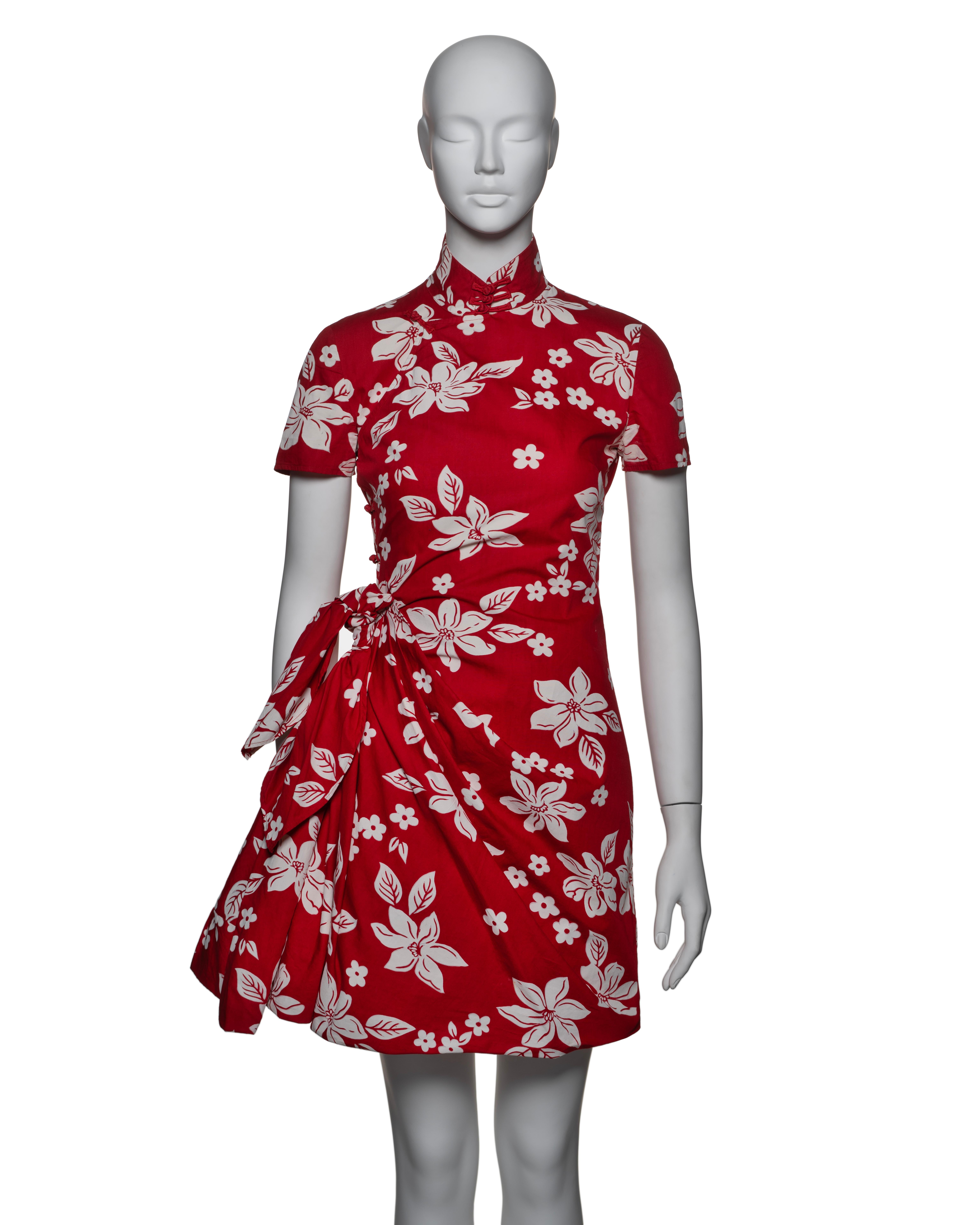 Women's Miu Miu Red Floral Cheongsam-Style Dress with Balloon Bag, SS 2003 For Sale
