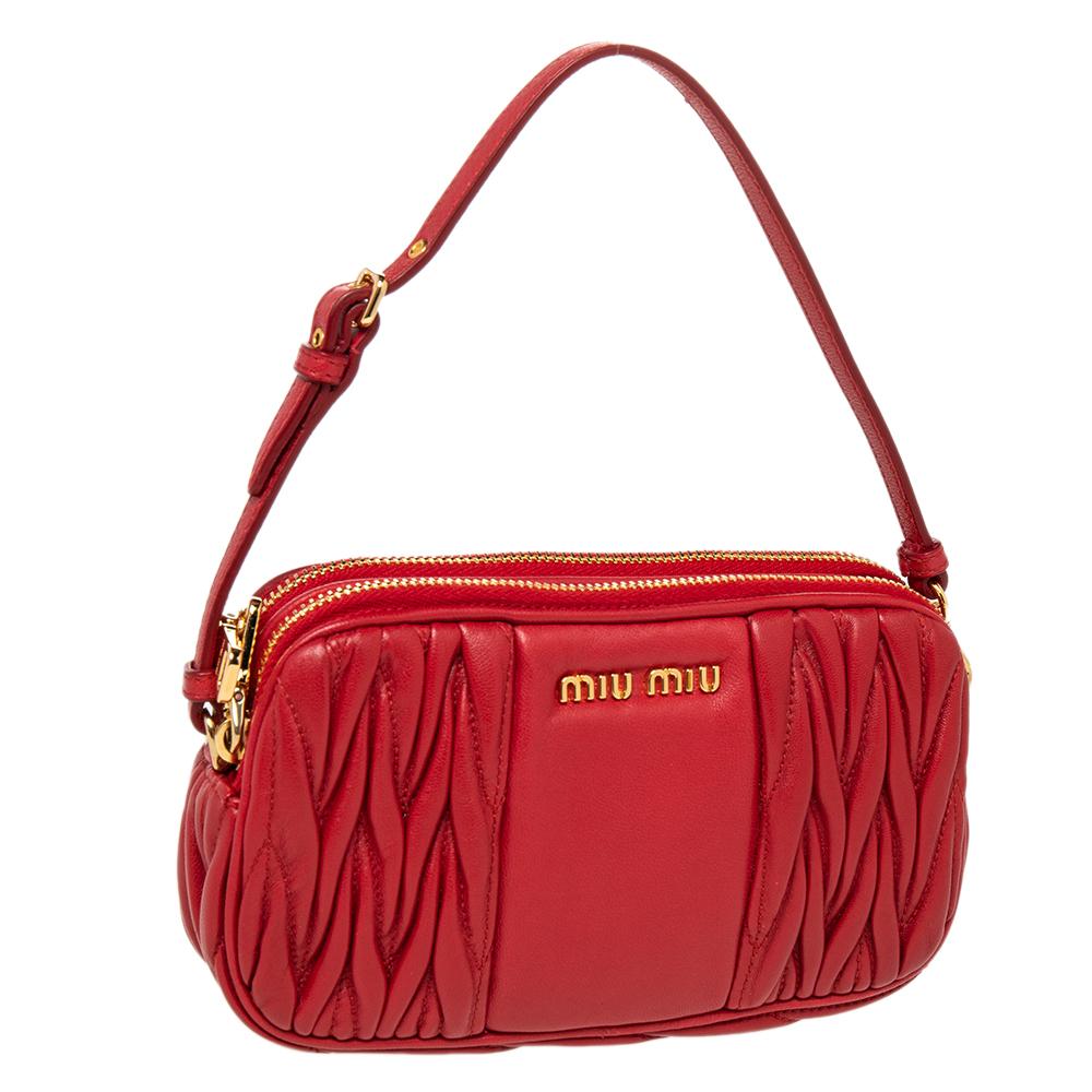Miu Miu Red Matelassé Leather Double Zip Clutch In Excellent Condition In Dubai, Al Qouz 2