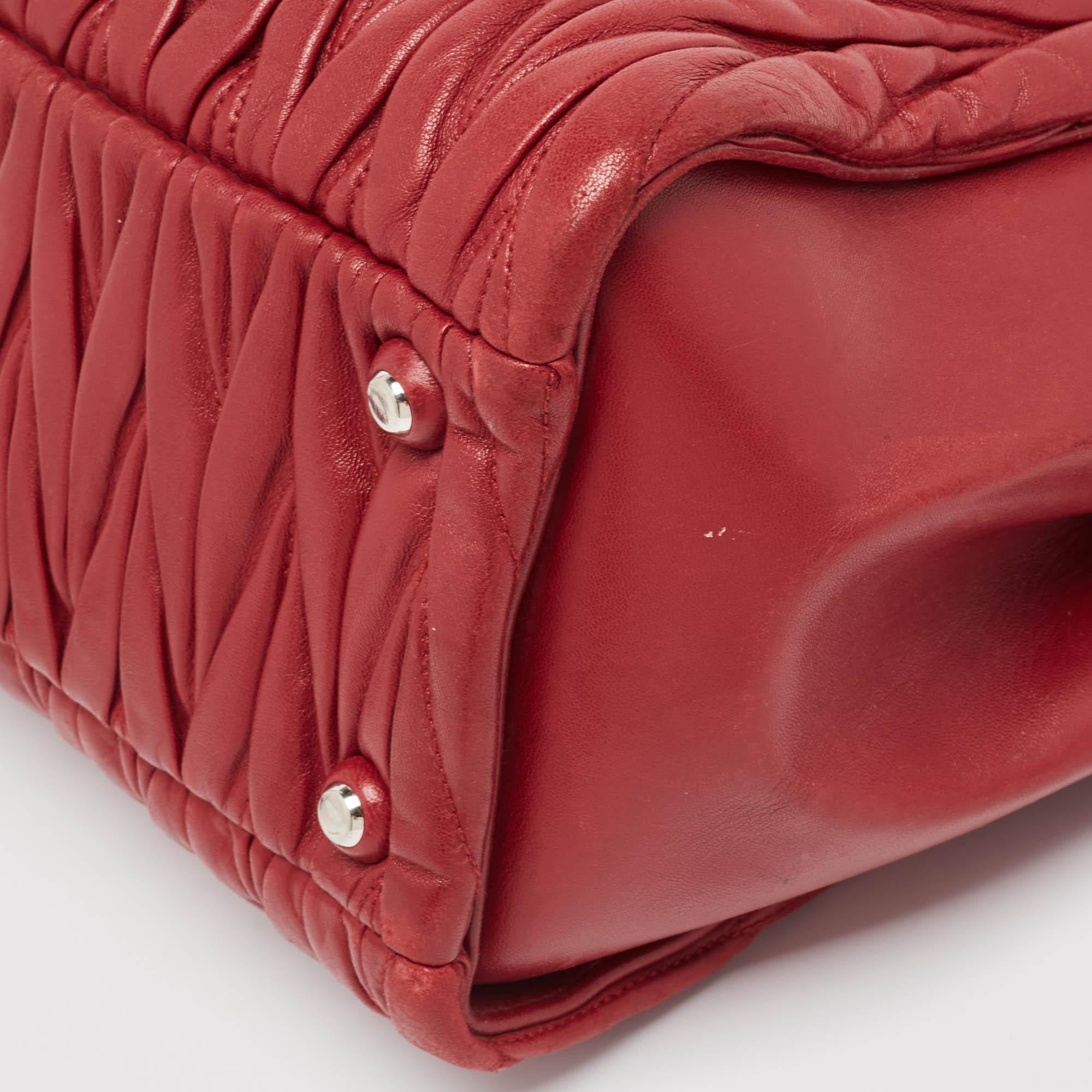 Miu Miu Red Matelasse Leather Top Zip Tote For Sale 8