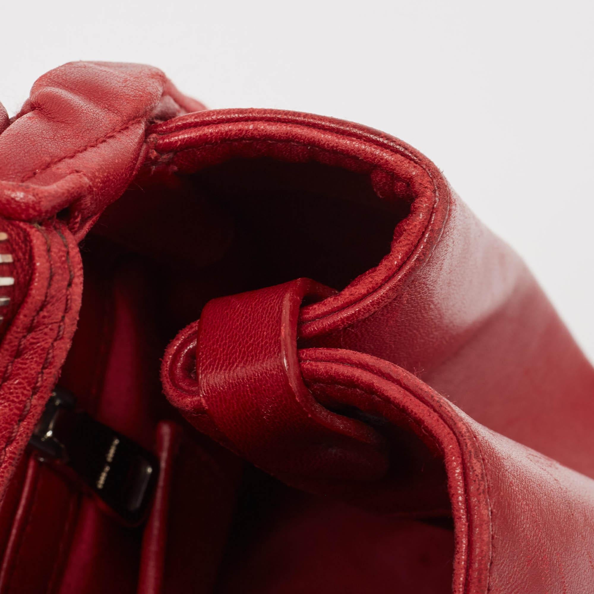 Women's Miu Miu Red Matelasse Leather Top Zip Tote For Sale