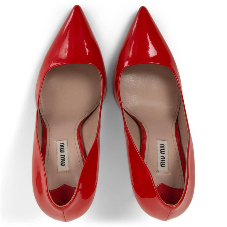 MIU MIU red patent leather POINTED TOE Pumps Shoes 39 For Sale at 1stDibs