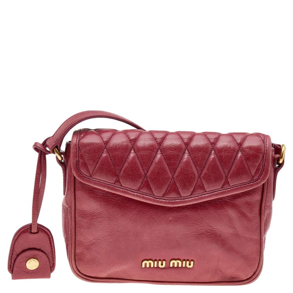 Made from leather, this Miu Miu bag is designed with a quilted flap, a dangling leather tag, and an adjustable shoulder strap. The front push-lock closure in gold-tone metal opens up to a satin-lined interior.

