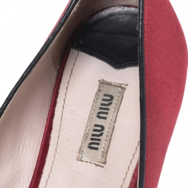 Miu Rot Satin bestickte Kristall Nieten Smoking Slippers Größe 38,5 im Angebot 1