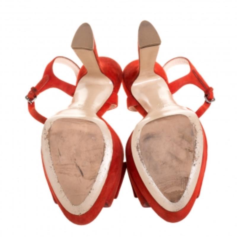Miu Miu Red Suede Bow Ankle Strap Platform Sandals Size 39 In Fair Condition For Sale In Dubai, Al Qouz 2