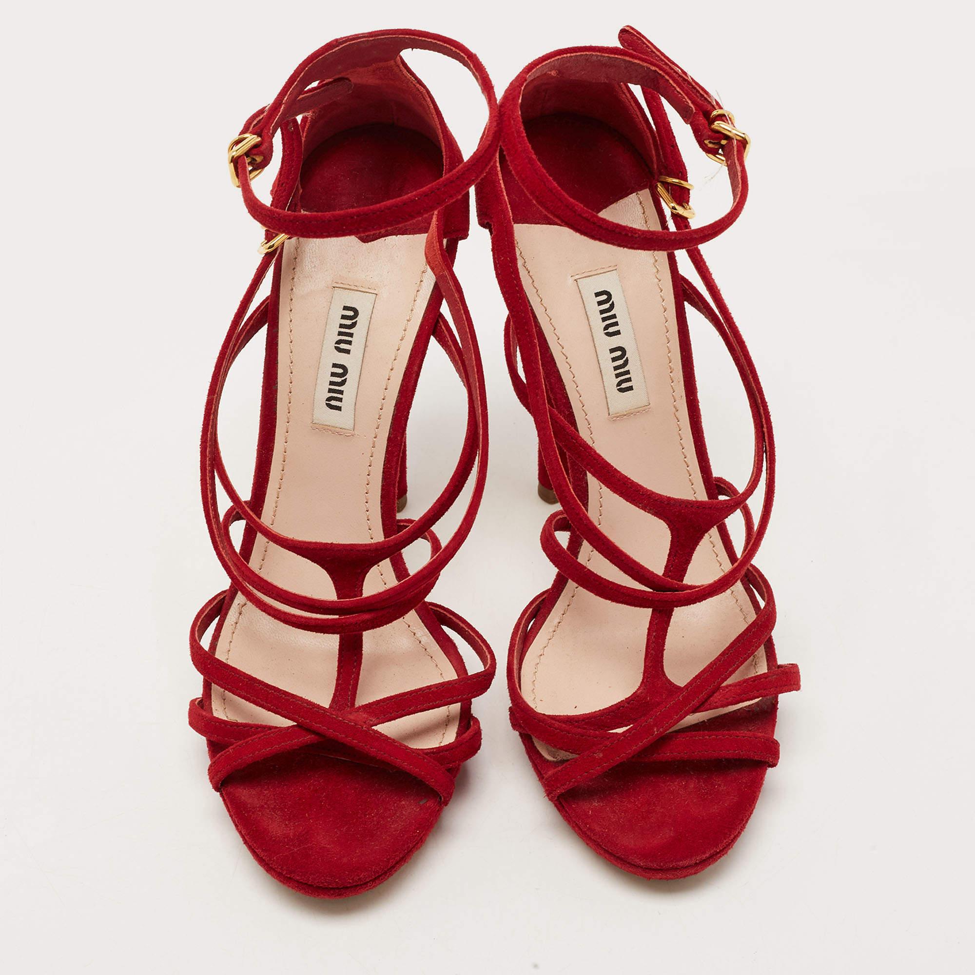 Rouge Miu Miu Sandales à plateforme en daim rouge Taille 36 en vente