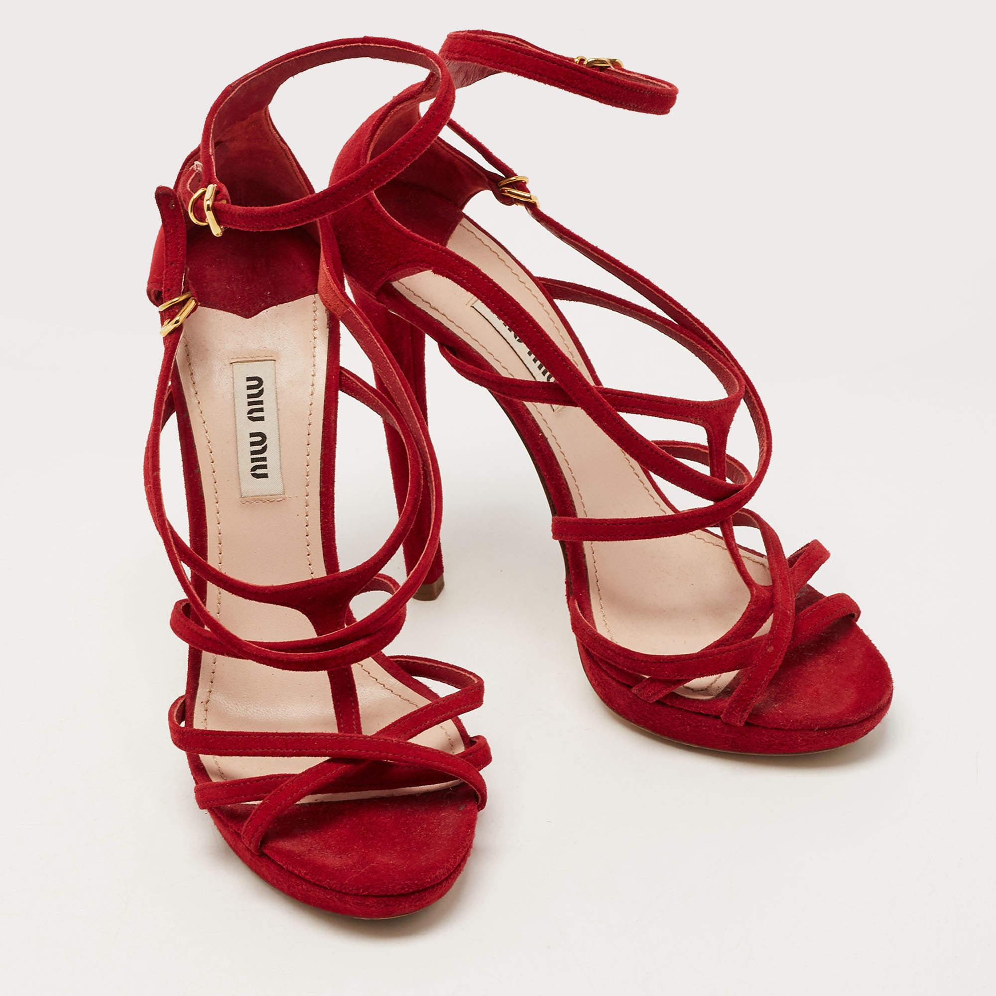 Miu Miu Sandales à plateforme en daim rouge Taille 36 Bon état - En vente à Dubai, Al Qouz 2