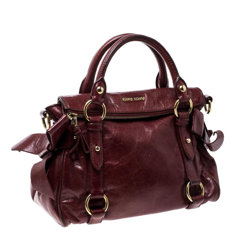Miu - Sac en cuir rouge Vitello Lux avec poignée supérieure en forme de nœud papillon État moyen à Dubai, Al Qouz 2