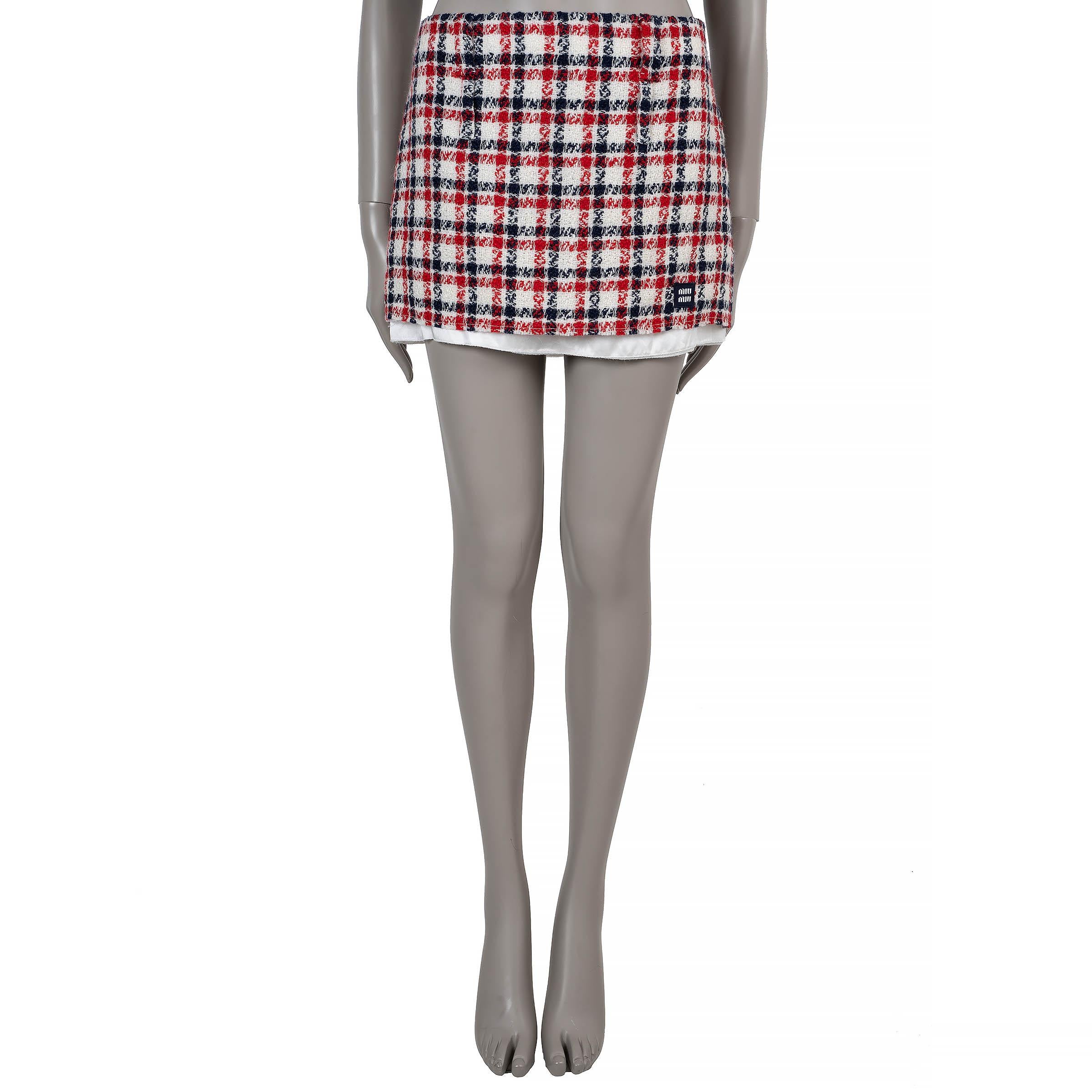 MIU MIU red white blue wool 2022 PLAID TWEED MINI Skirt 42 M In Excellent Condition For Sale In Zürich, CH