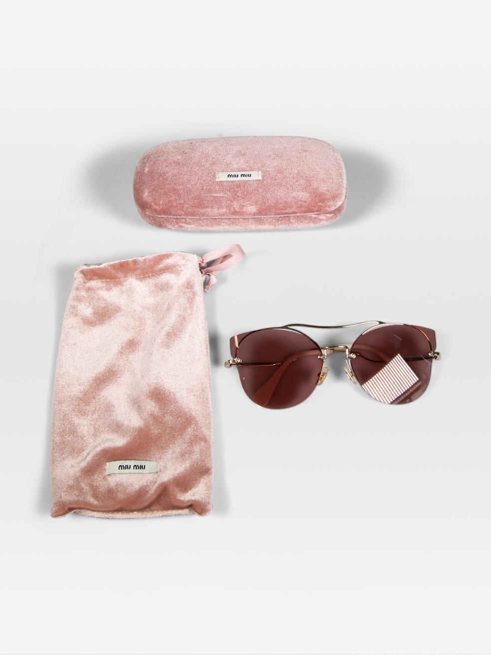 Occhiali da sole a occhi di gatto colorati di rosa di Miu Miu in vendita 1