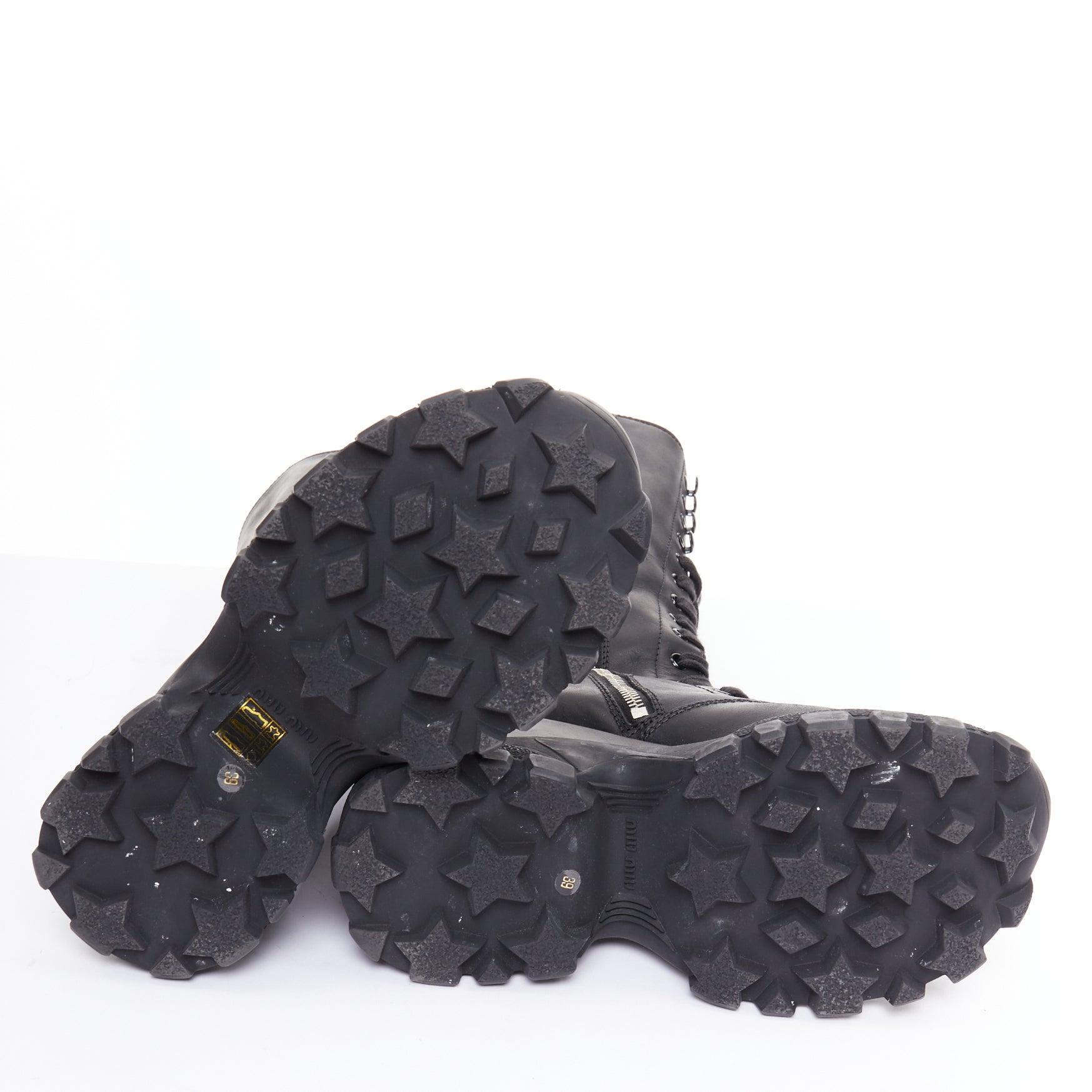 MIU MIU Runway botas altas de piel negra con logo y cordones y cuña EU39 5