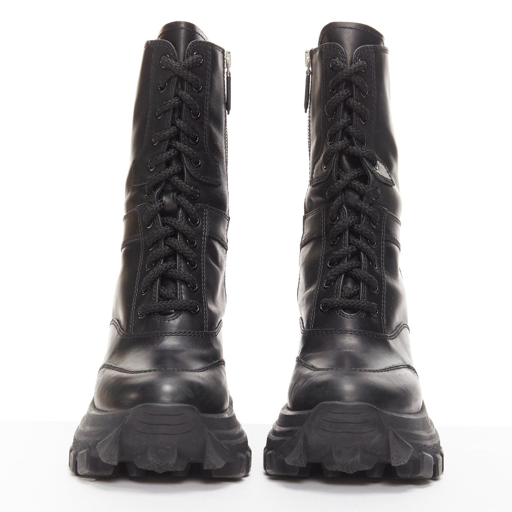 MIU MIU Runway bottes militaires à talons compensés en cuir noir avec logo, EU39 Bon état - En vente à Hong Kong, NT