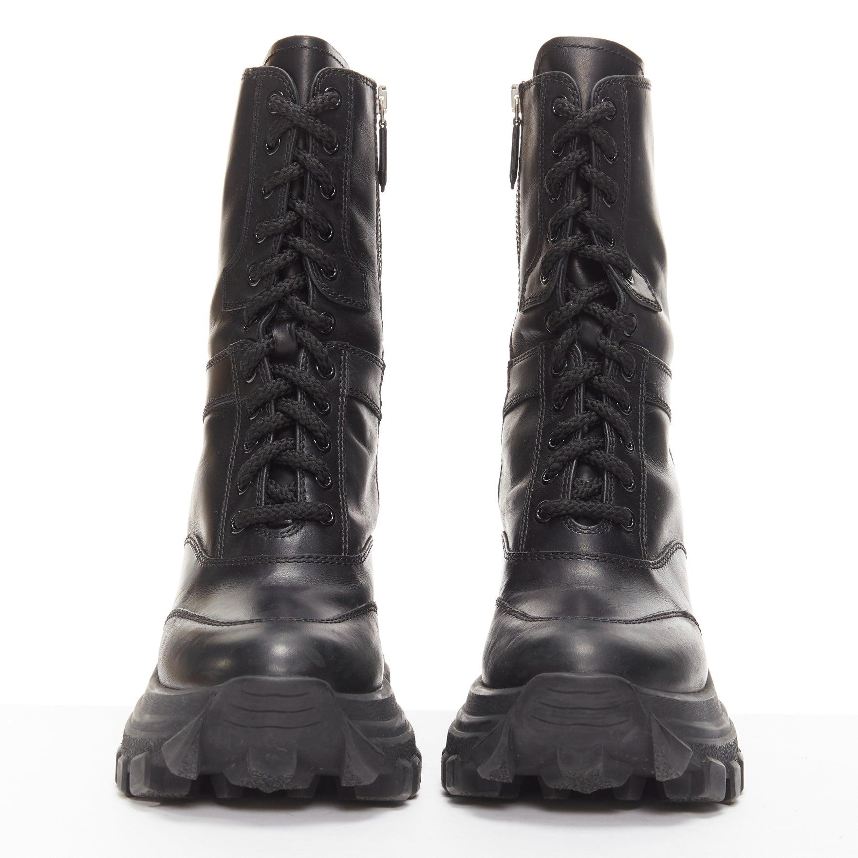 Nero MIU MIU Runway in pelle nera con logo e stivali militari con zeppa EU39 in vendita
