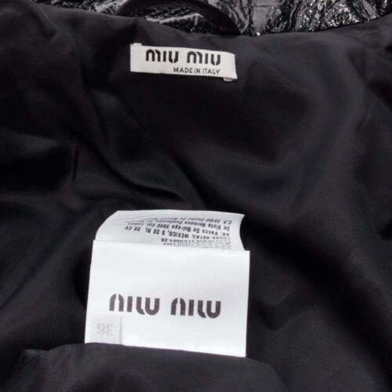 MIU MIU Runway nero in vinile con collo alto e maniche a sbuffo, bomber con cintura IT36 S in vendita 8