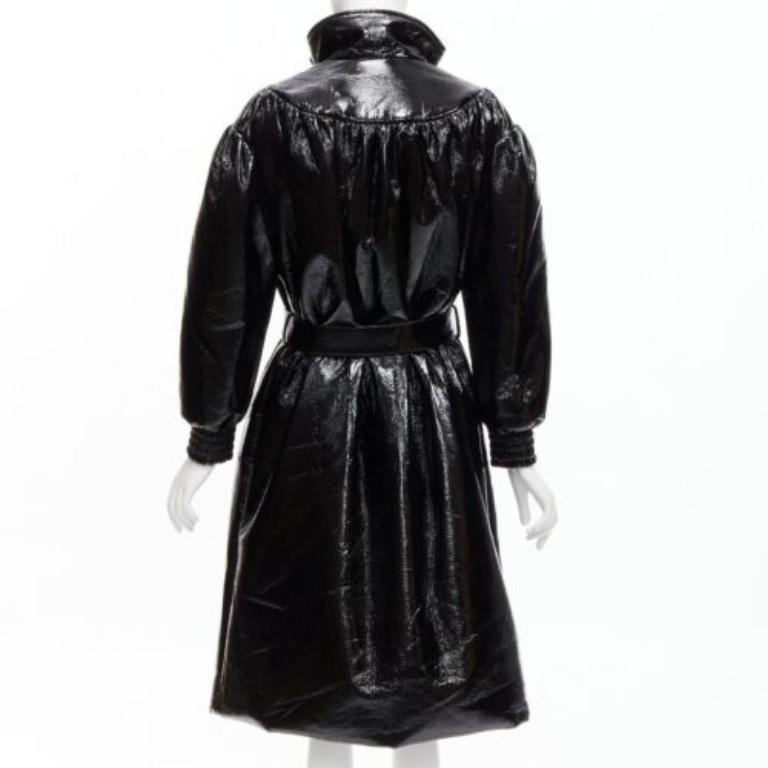 MIU MIU Runway nero in vinile con collo alto e maniche a sbuffo, bomber con cintura IT36 S in vendita 1