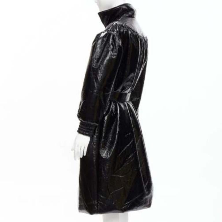 MIU MIU Runway nero in vinile con collo alto e maniche a sbuffo, bomber con cintura IT36 S in vendita 2
