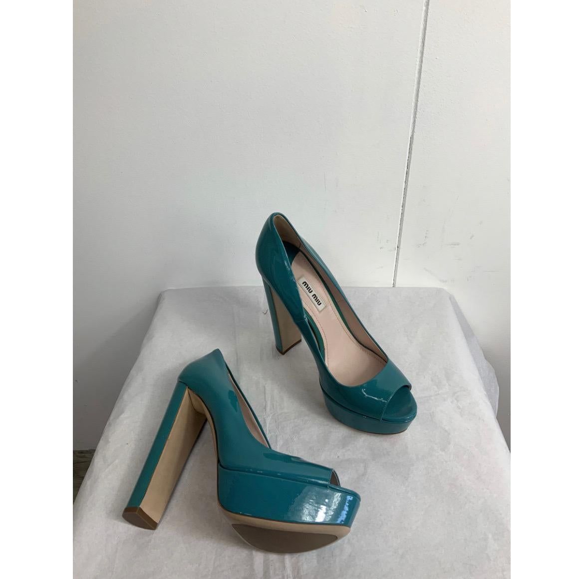 Blue Miu Miu Sandals Patent leather in Turquoise