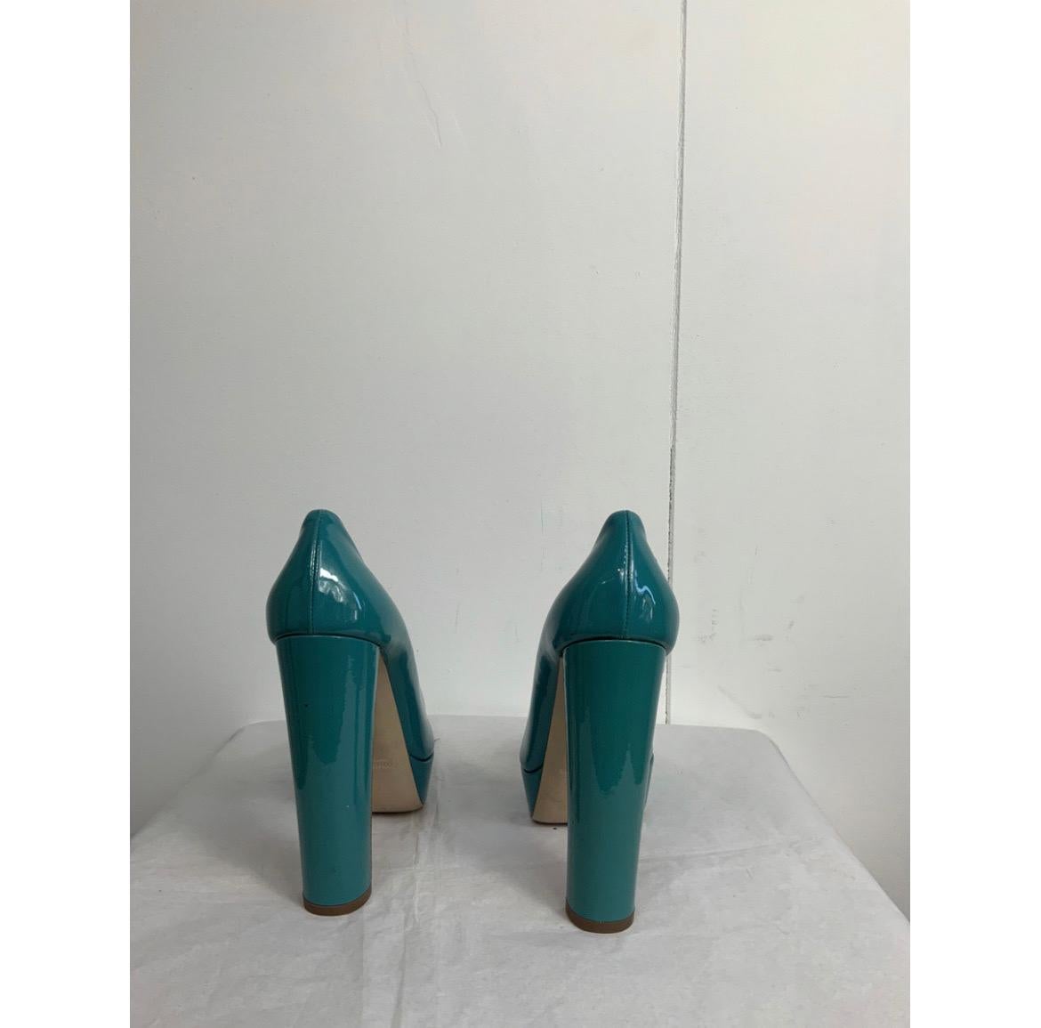Miu Miu Sandals Patent leather in Turquoise In Excellent Condition In Carnate, IT
