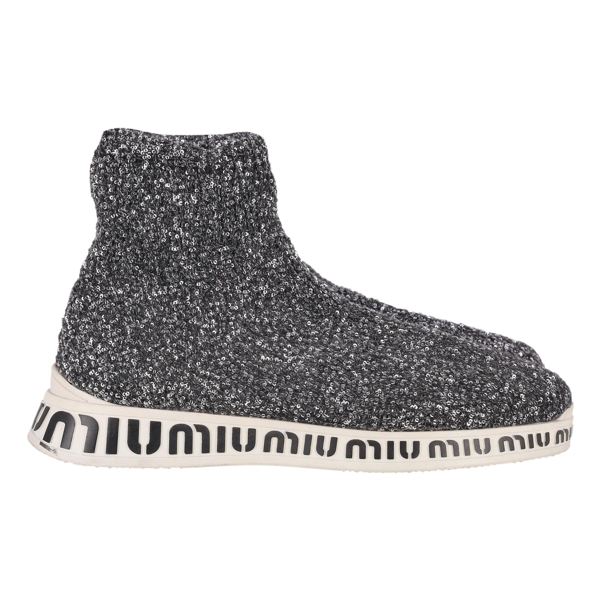Noir Miu Miu - Chaussettes à logo ornées de paillettes en vente
