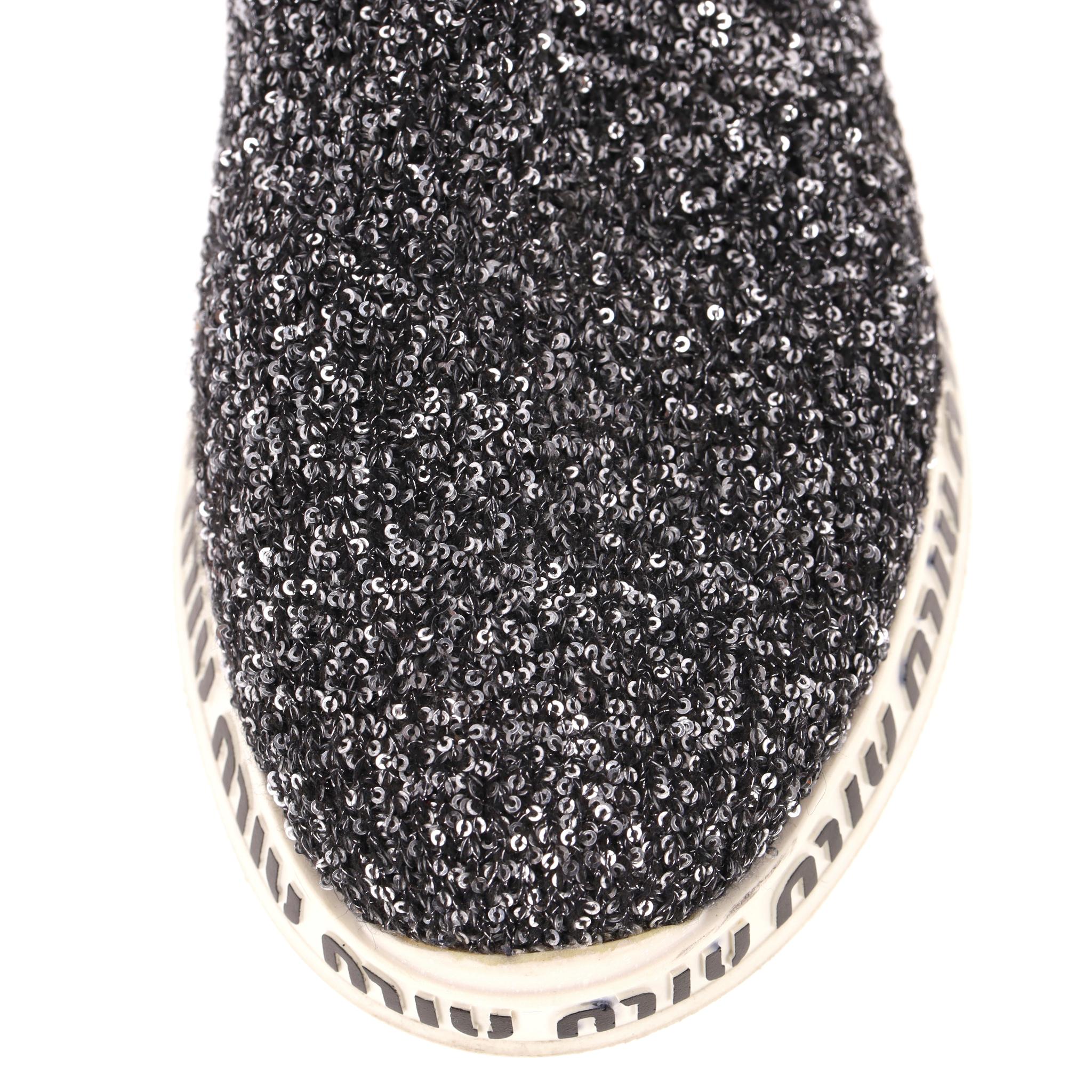 Miu Miu - Chaussettes à logo ornées de paillettes en vente 1