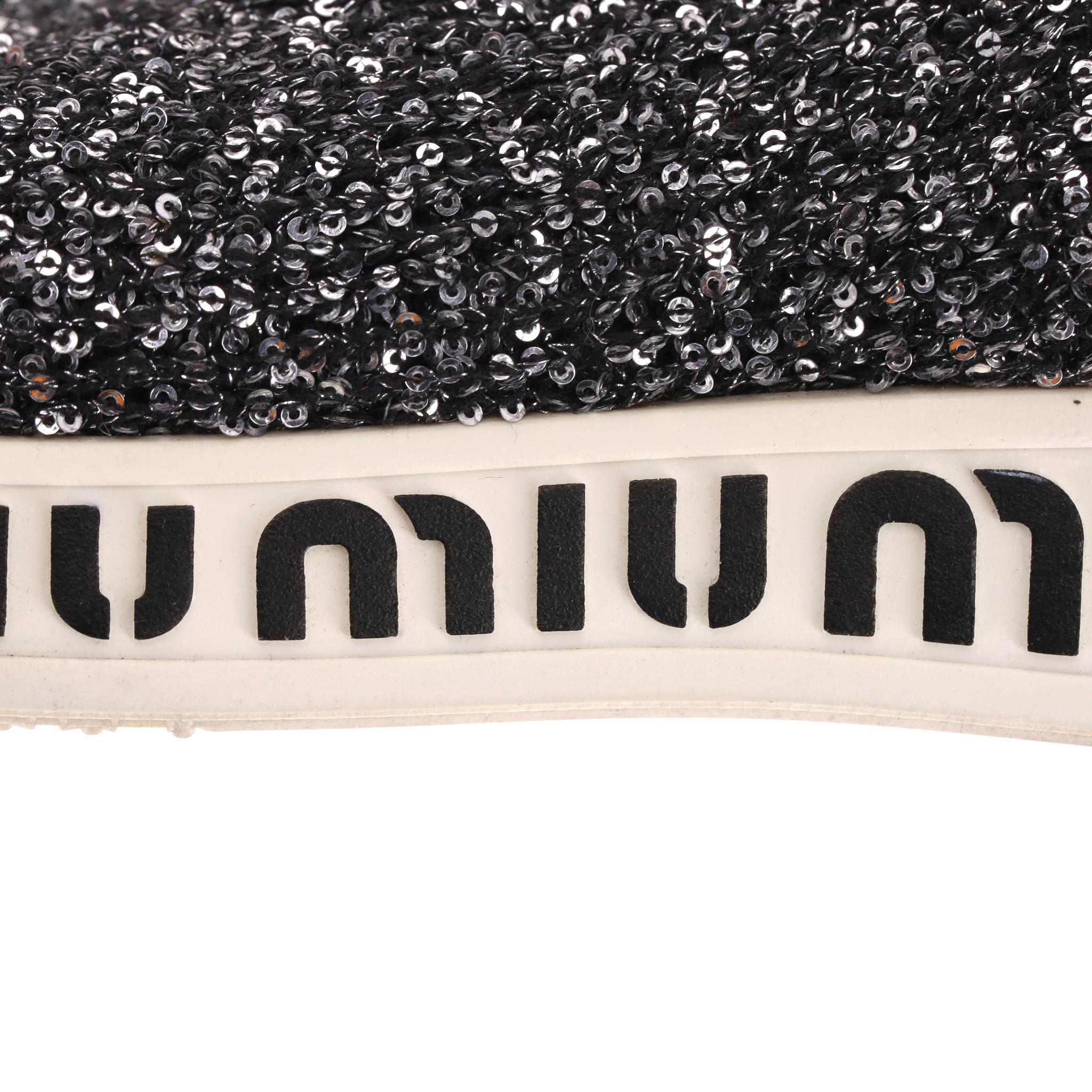 Miu Miu - Chaussettes à logo ornées de paillettes en vente 2