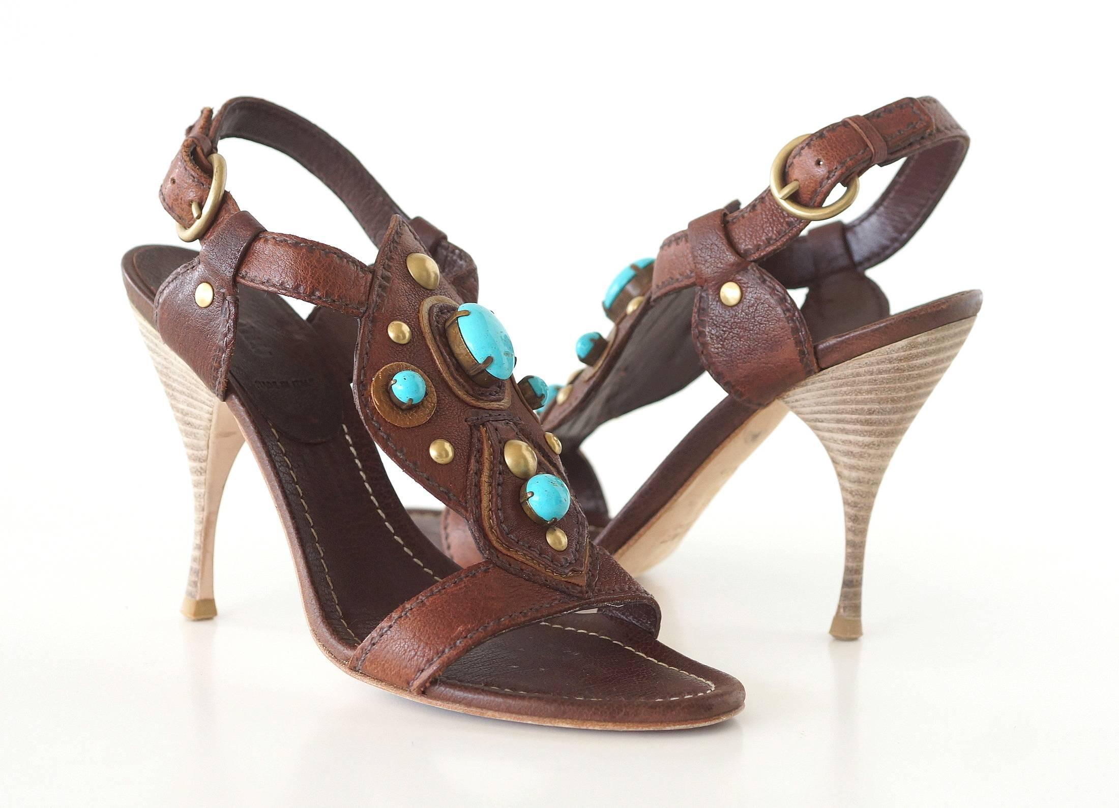 Miu Miu Miu Schuh High Heel Sandale mit kühnen türkisfarbenen Steinen 37 / 7   im Zustand „Hervorragend“ im Angebot in Miami, FL
