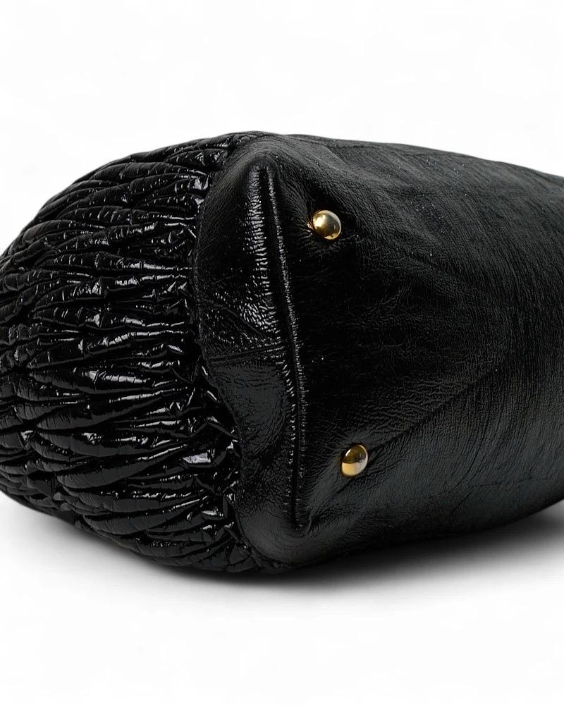 Miu Miu Shopper Groffata Medium Lucida Nero en vente 5
