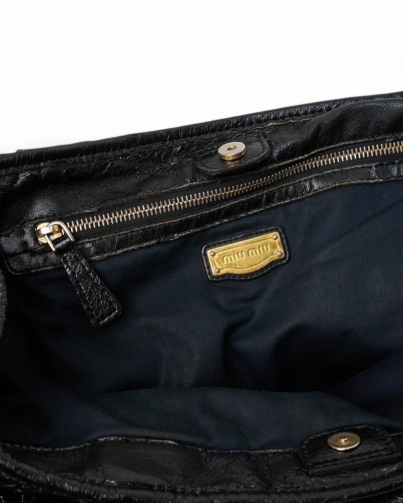 Miu Miu Shopper Groffata Medium Lucida Nero en vente 10