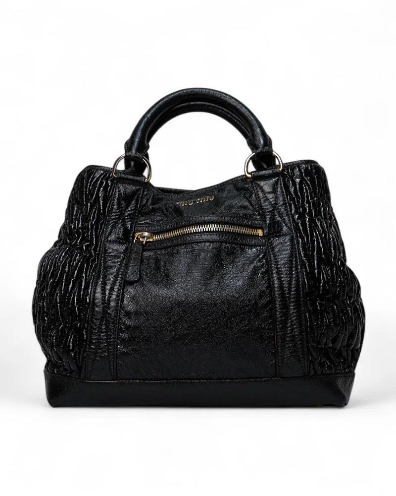 Miu Miu Shopper Groffata Medium Lucida Nero Pour femmes en vente