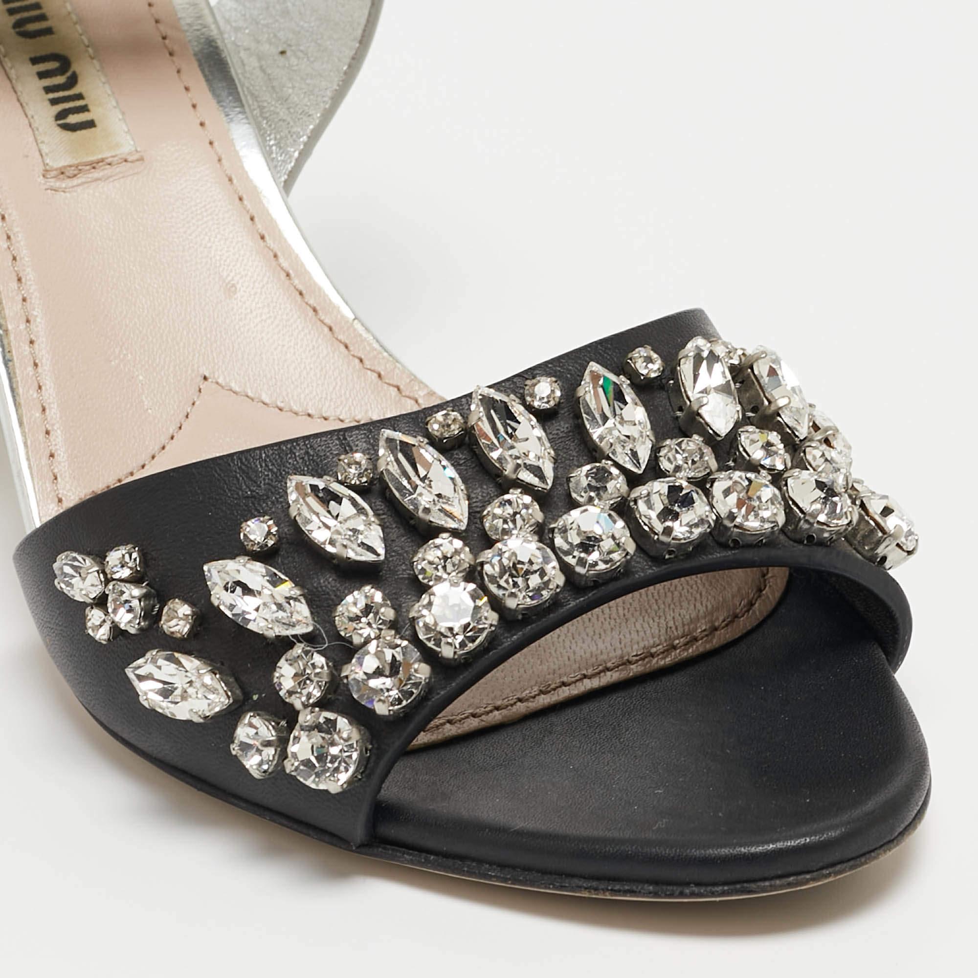 Miu Miu Sandalias con correa en el tobillo de piel plateada/negra con adornos de cristal talla 35,5 en venta 2