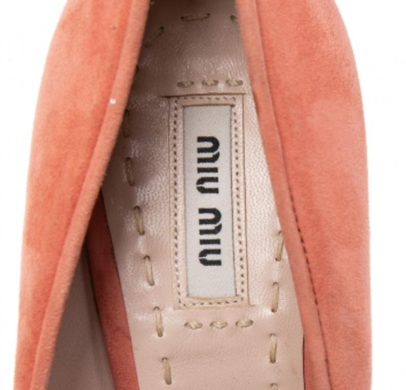 Women's Miu Miu Silver/Coral Pink Coarse Glitter and Suede Peep-Toe Pumps Size 37.5 For Sale